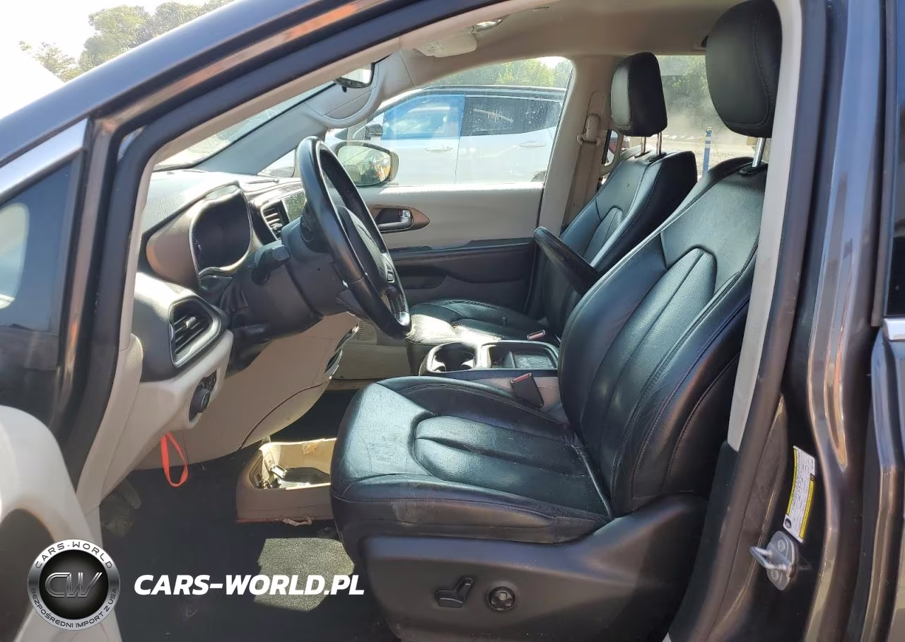 2018 Chrysler Pacifica Touring L VIN:2C4RC1BG5JR317889 - 7