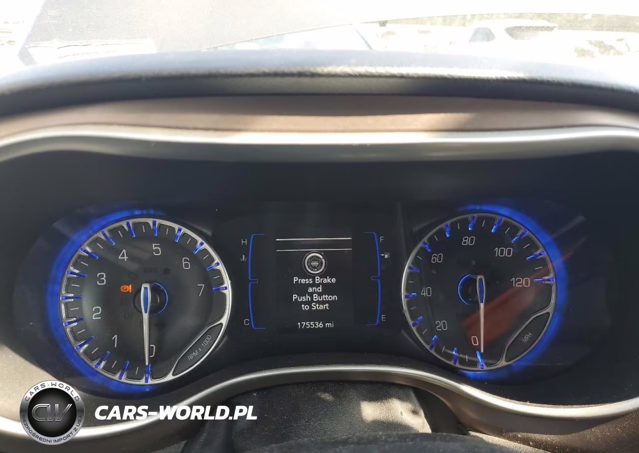 2018 Chrysler Pacifica Touring L VIN:2C4RC1BG5JR317889 - 9