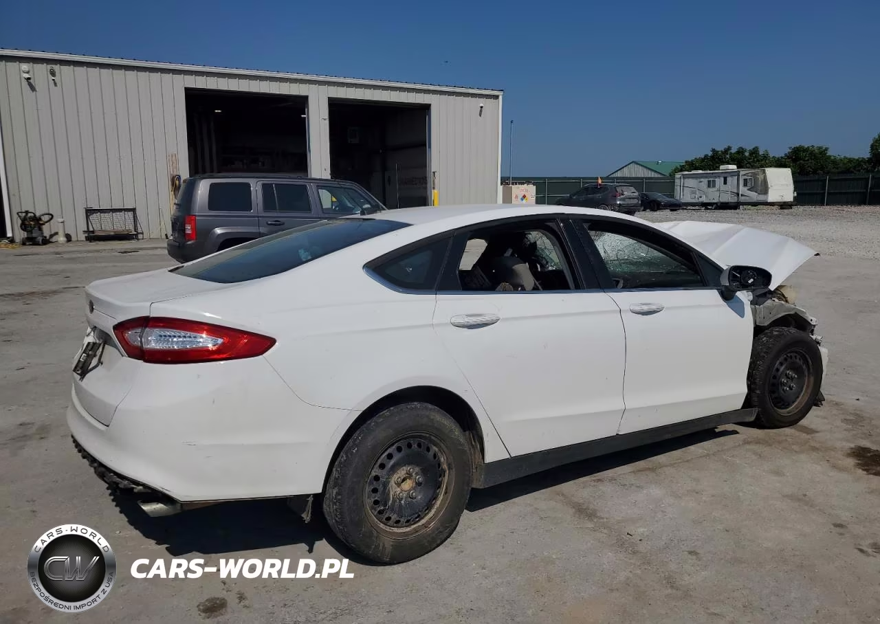 2013 Ford Fusion S VIN:3FA6P0G72DR328573 - 3