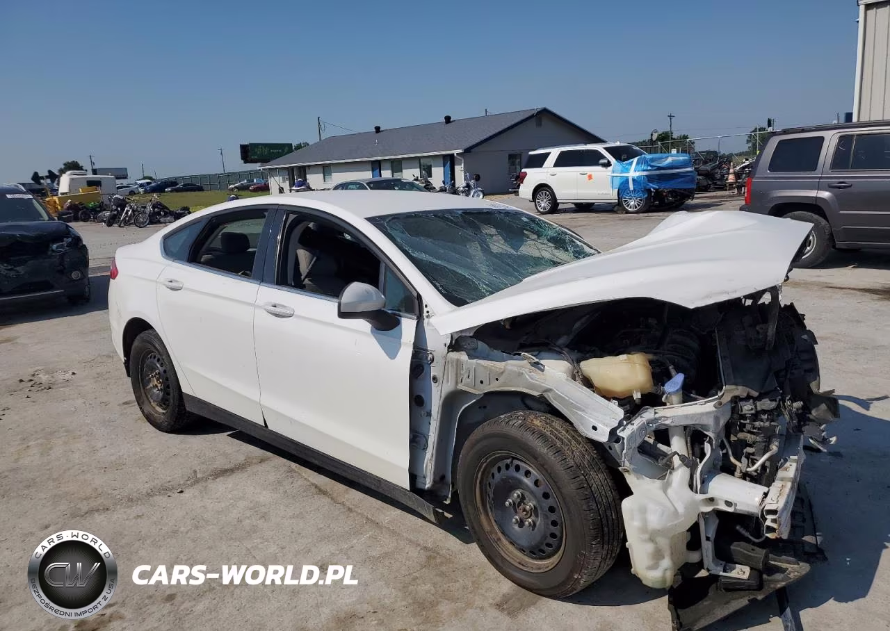 2013 Ford Fusion S VIN:3FA6P0G72DR328573 - 4