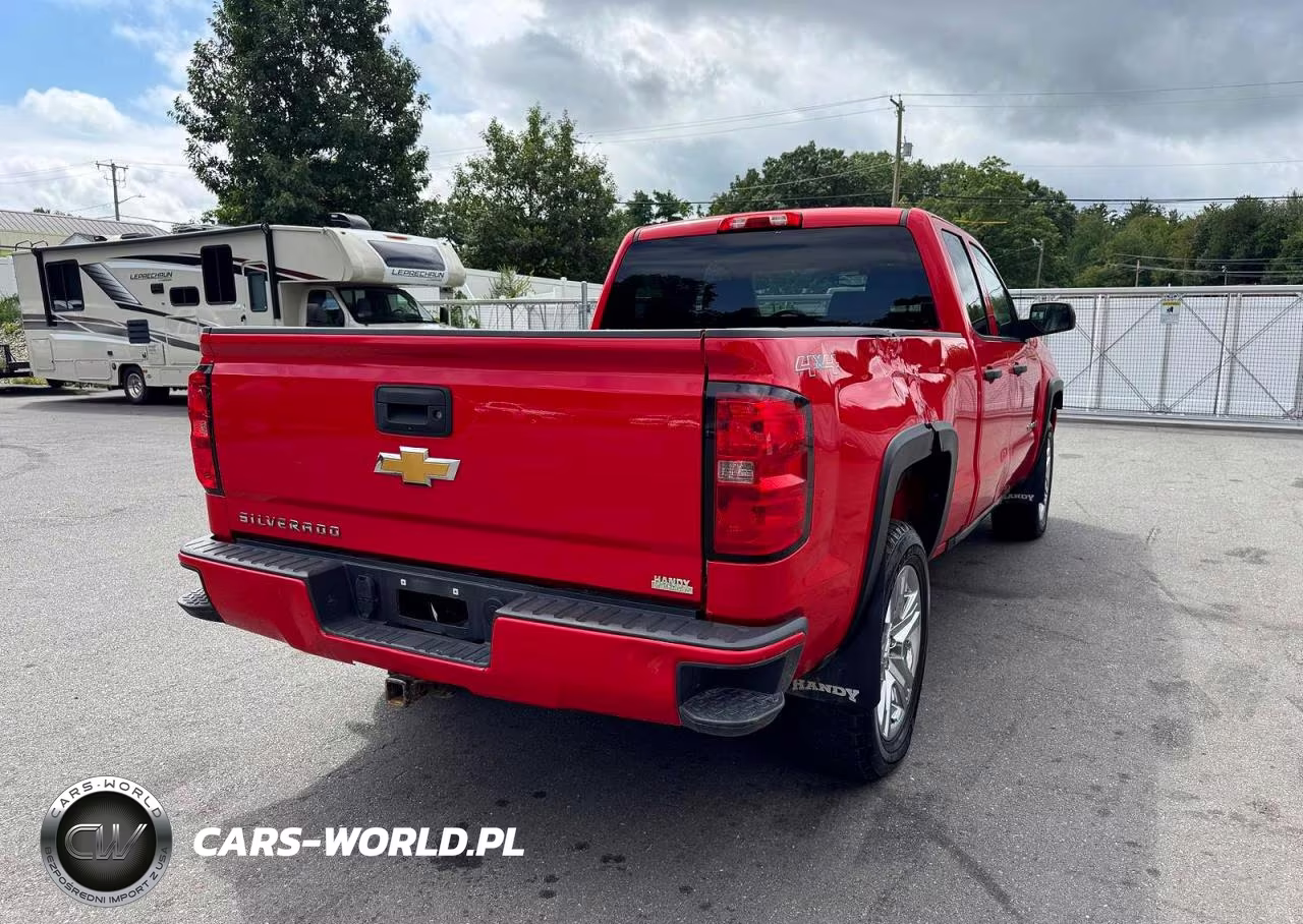 2018 Chevrolet Silverado K1500 Custom VIN:1GCVKPEC1JZ197754 - 3