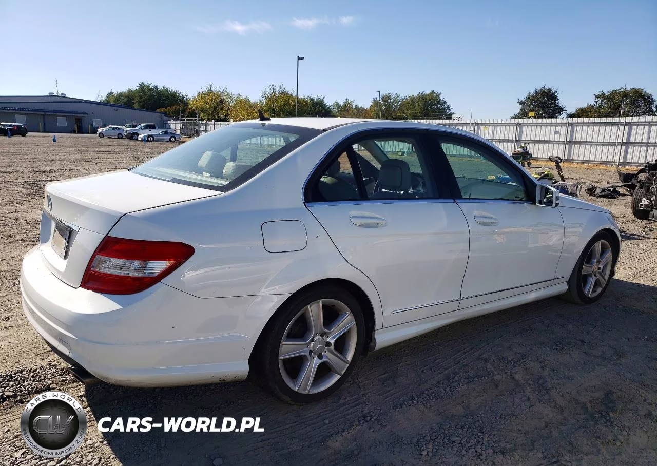 2011 Mercedes-Benz C 300 VIN:WDDGF5EB5BR176597 - 3