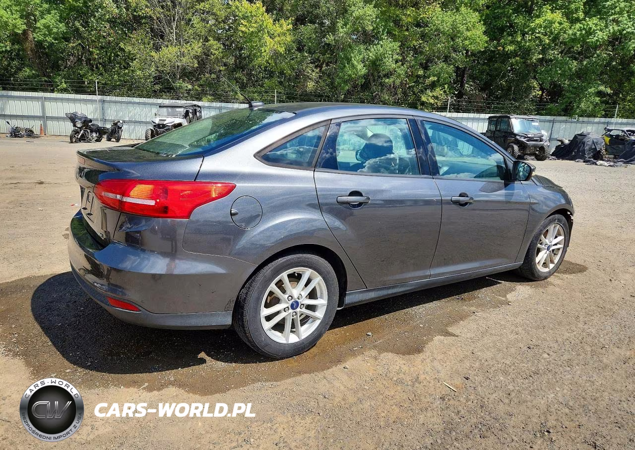 2016 Ford Focus Se VIN:1FADP3F22GL374549 - 3