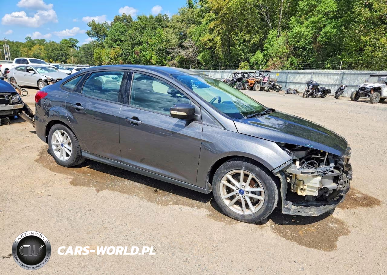 2016 Ford Focus Se VIN:1FADP3F22GL374549 - 4