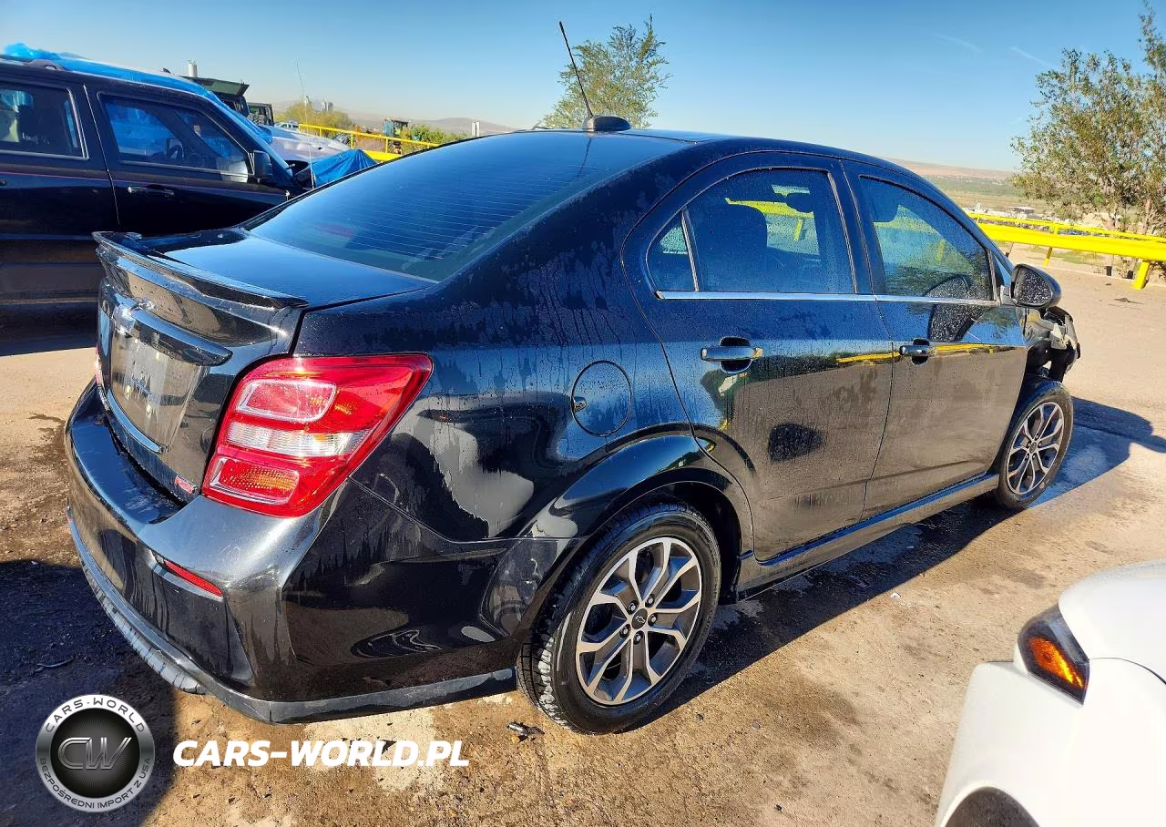 2019 Chevrolet Sonic Lt VIN:1G1JD5SB2K4112582 - 3
