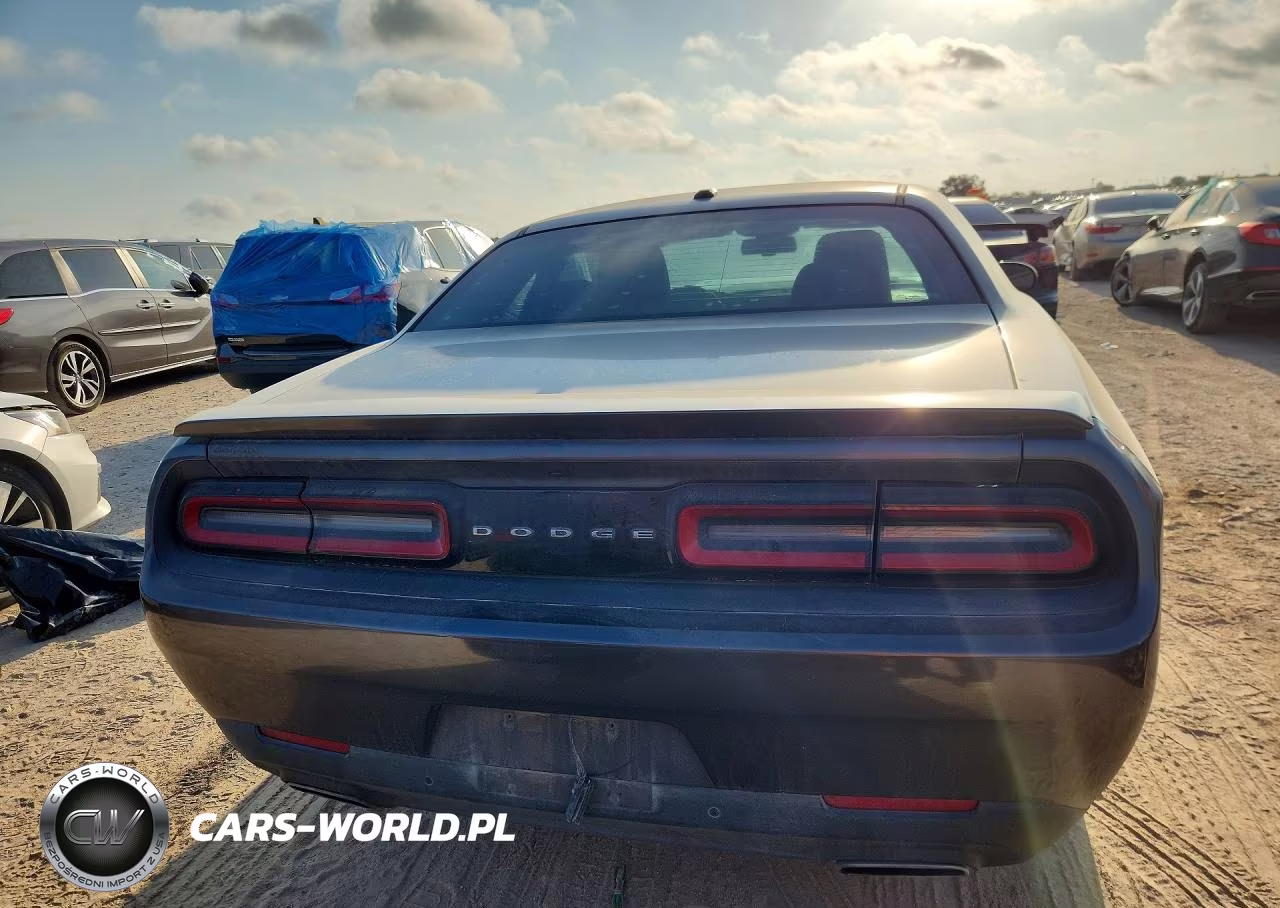 2015 Dodge Challenger Sxt VIN:2C3CDZAG1FH811672 - 6