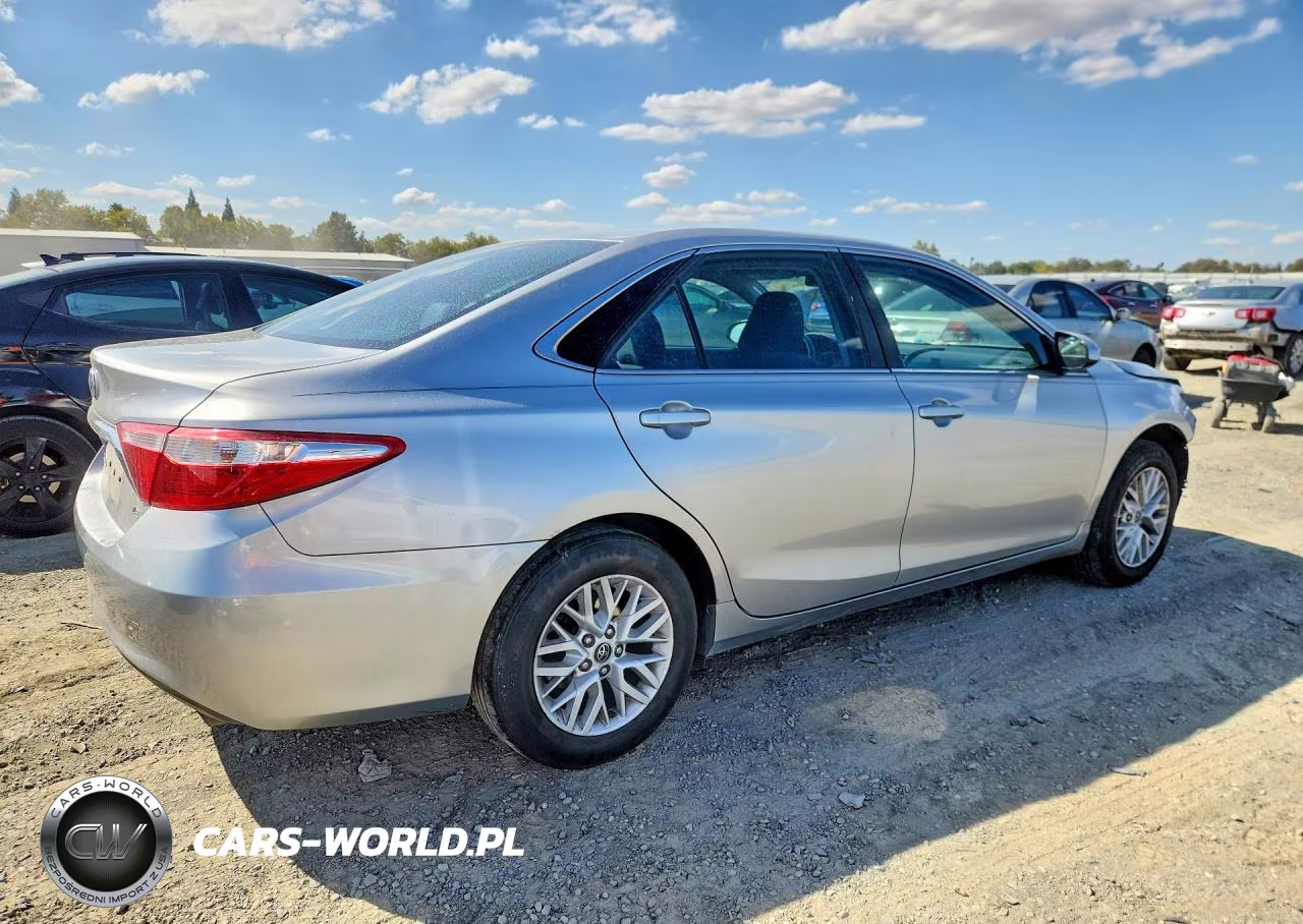 2016 Toyota Camry Le VIN:4T1BF1FK8GU126711 - 3
