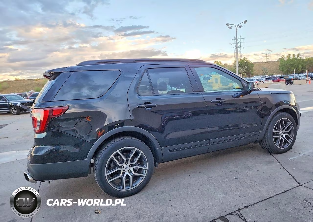 2016 Ford Explorer Sport VIN:1FM5K8GT8GGC45589 - 3