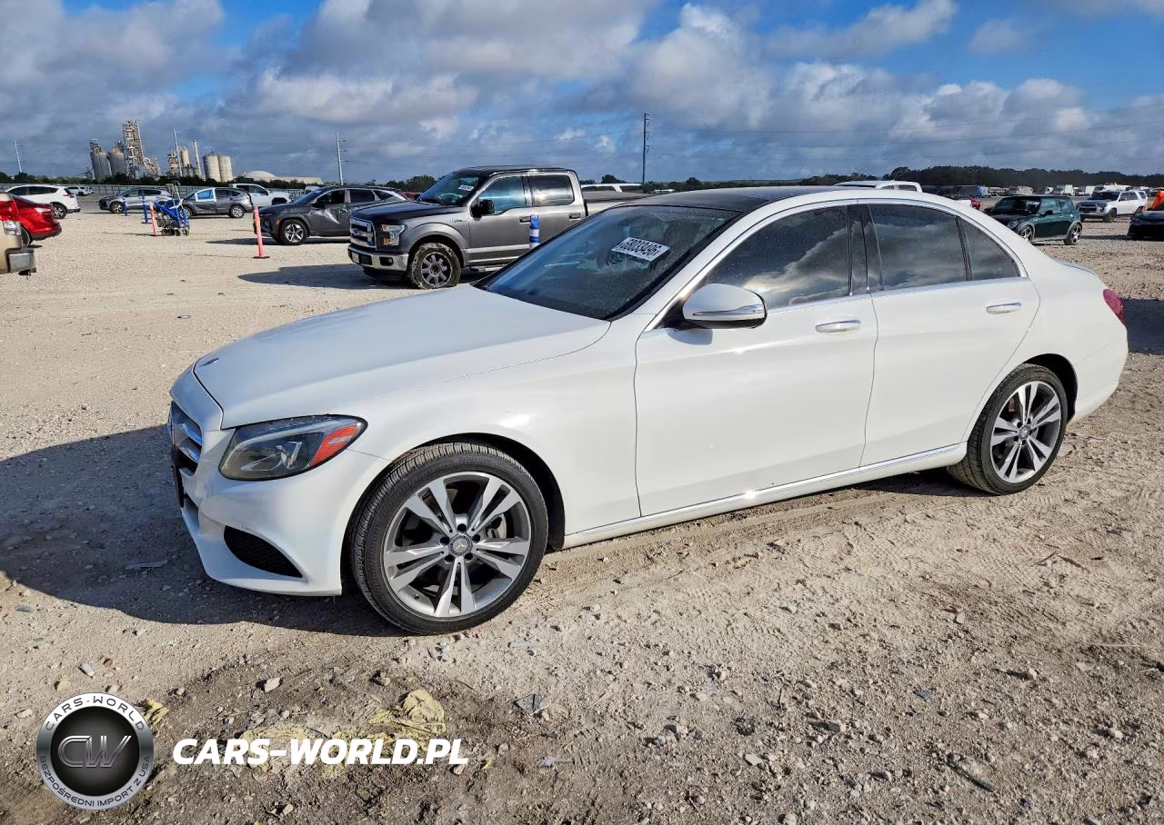 2015 Mercedes-Benz C 300 – zdjęcie 1 z 12