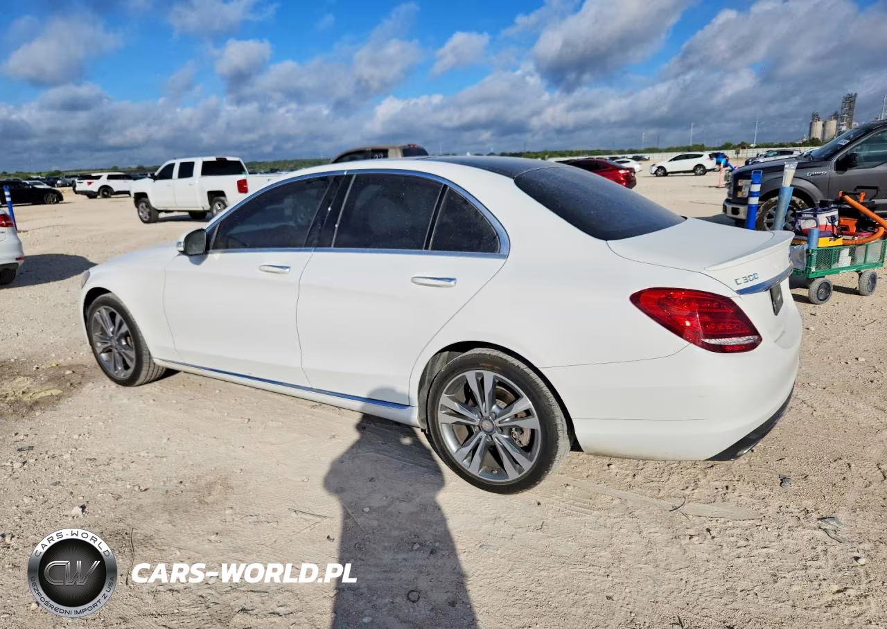 2015 Mercedes-Benz C 300 VIN:55SWF4JB3FU060928 - 2