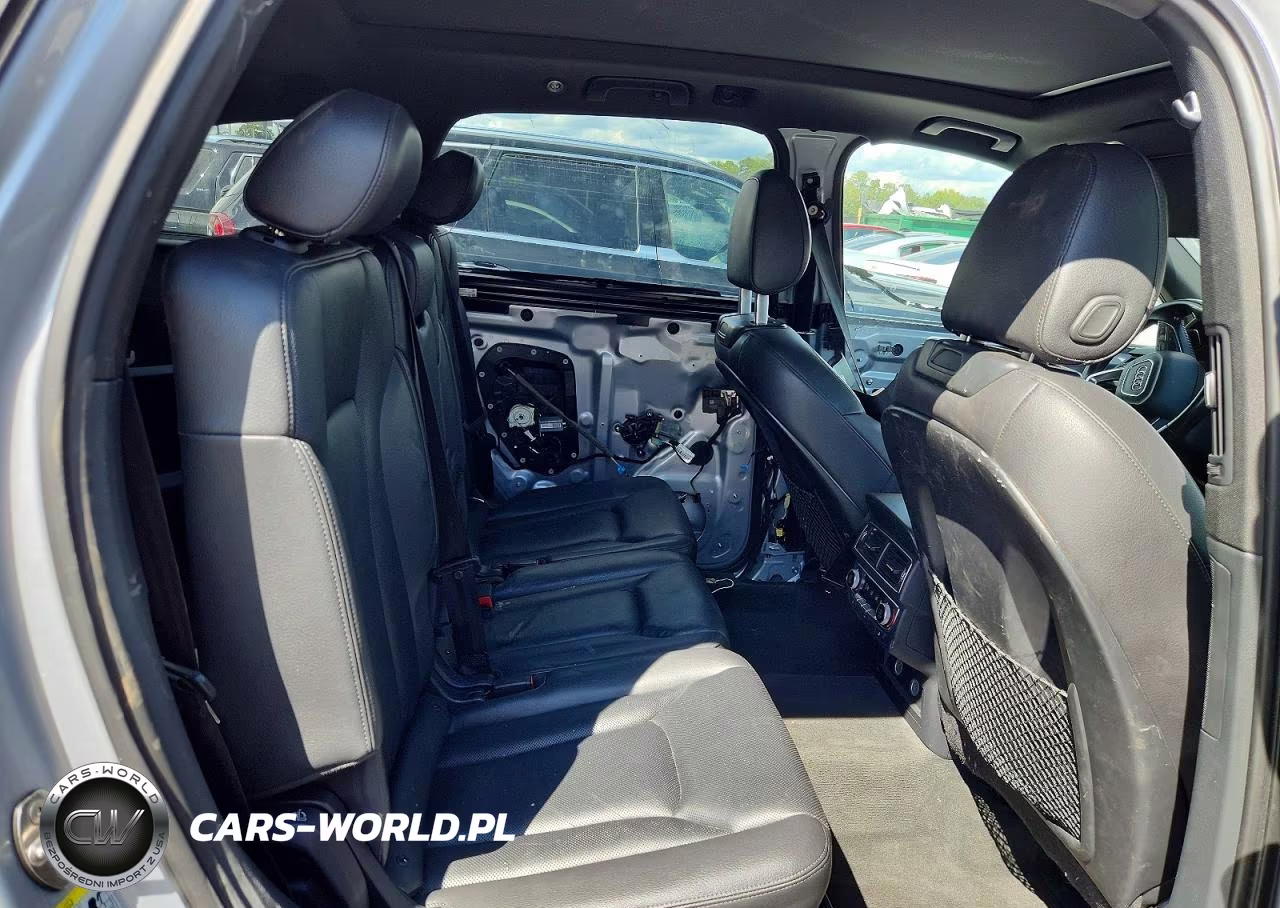 2018 Audi Q7 Prestige VIN:WA1VAAF70JD022825 - 11
