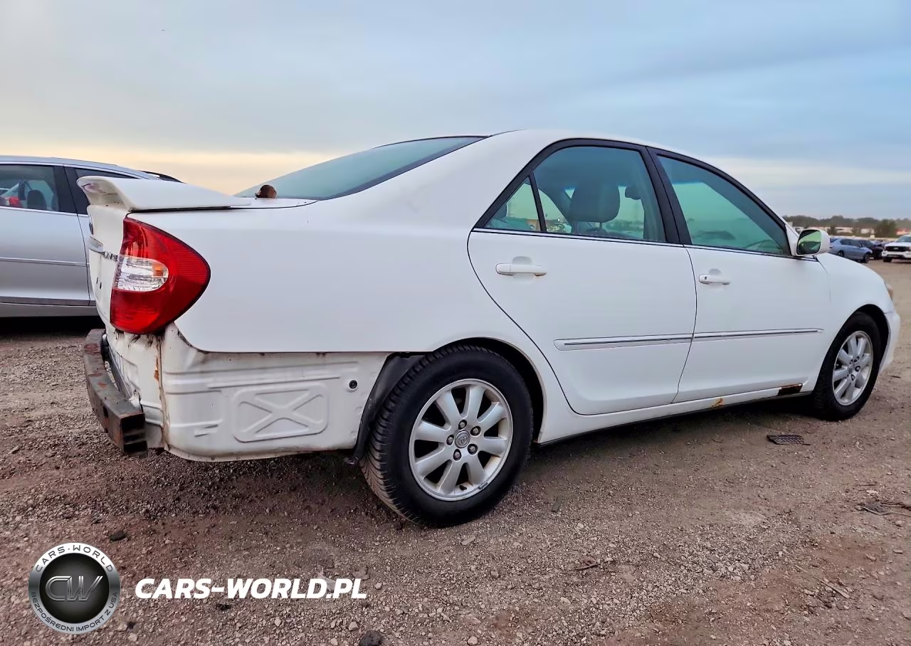 2003 Toyota Camry Xle VIN:4T1BE30KX3U256202 - 3