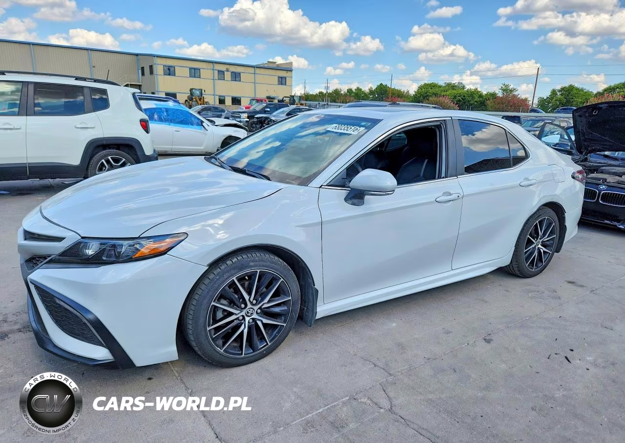 2024 Toyota Camry Hybrid Se