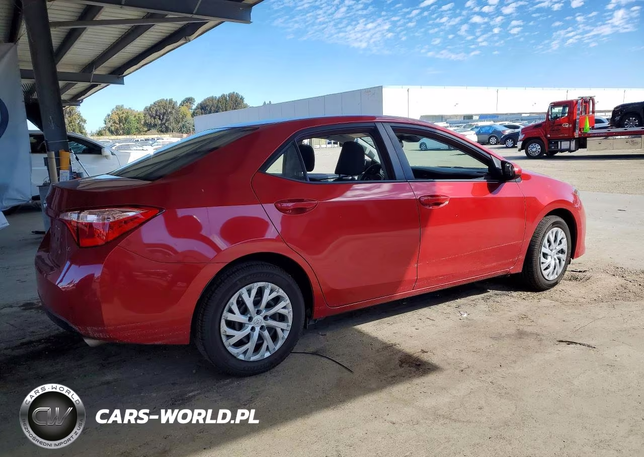 2017 Toyota Corolla Le VIN:5YFBURHE6HP702987 - 3