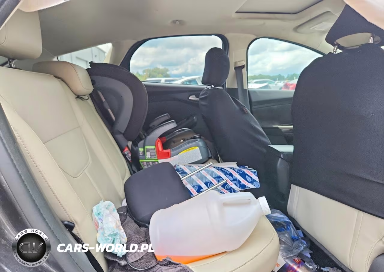 2018 Ford Focus Titanium VIN:1FADP3N23JL325157 - 10