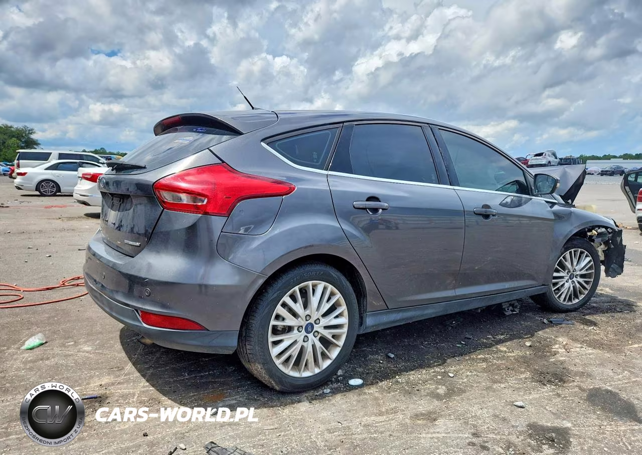 2018 Ford Focus Titanium VIN:1FADP3N23JL325157 - 3