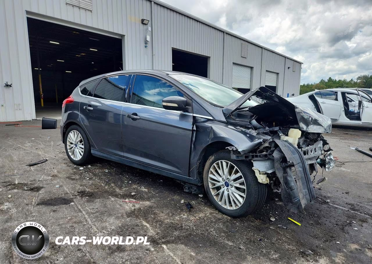 2018 Ford Focus Titanium VIN:1FADP3N23JL325157 - 4
