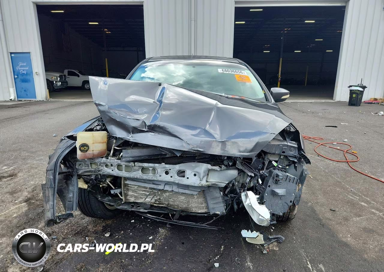 2018 Ford Focus Titanium VIN:1FADP3N23JL325157 - 5