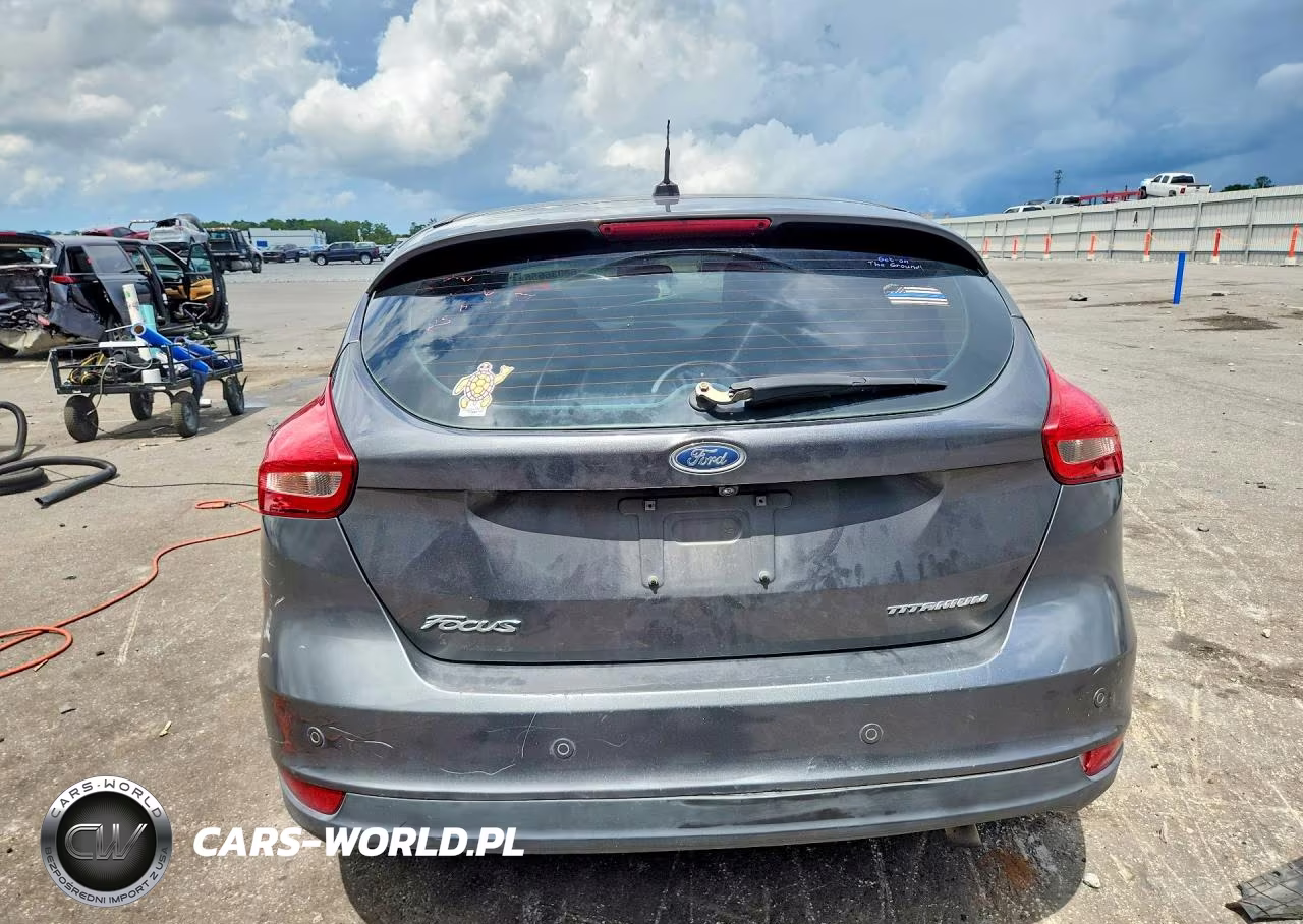 2018 Ford Focus Titanium VIN:1FADP3N23JL325157 - 6