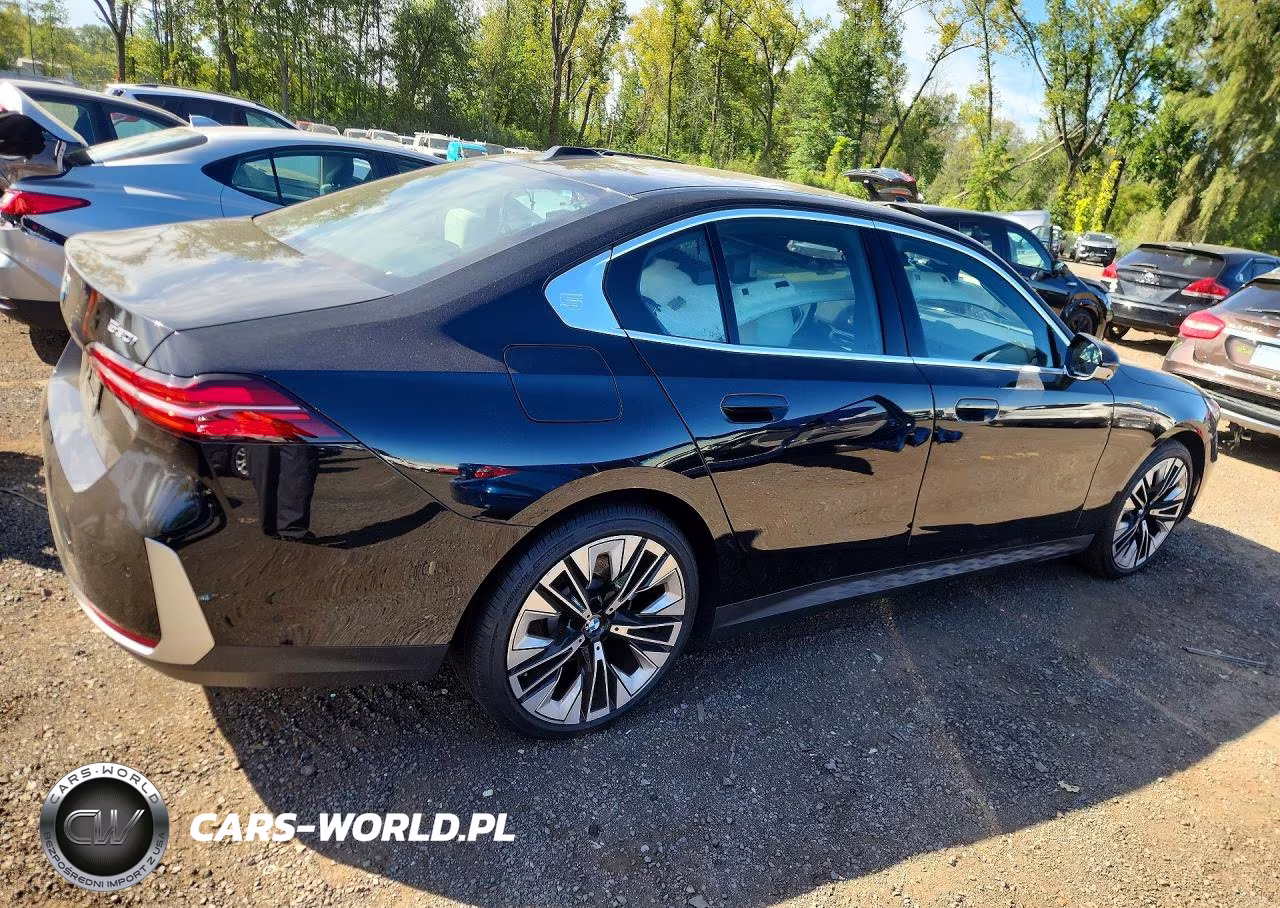 2026 BMW 530 Xi VIN:WBA53FJ03TCV30509 - 3