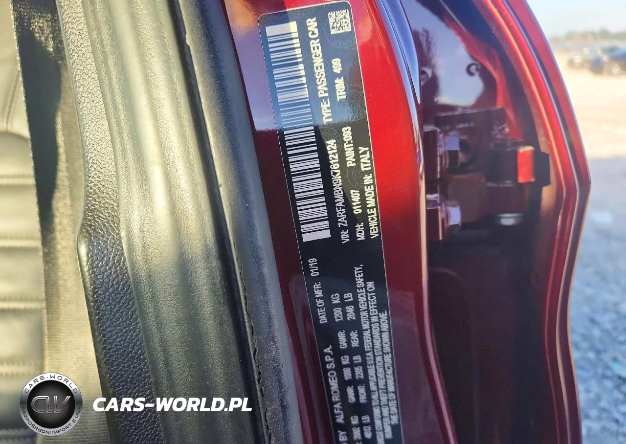 2019 Alfa Romeo Giulia Ti VIN:ZARFAMBN9K7612124 - 12