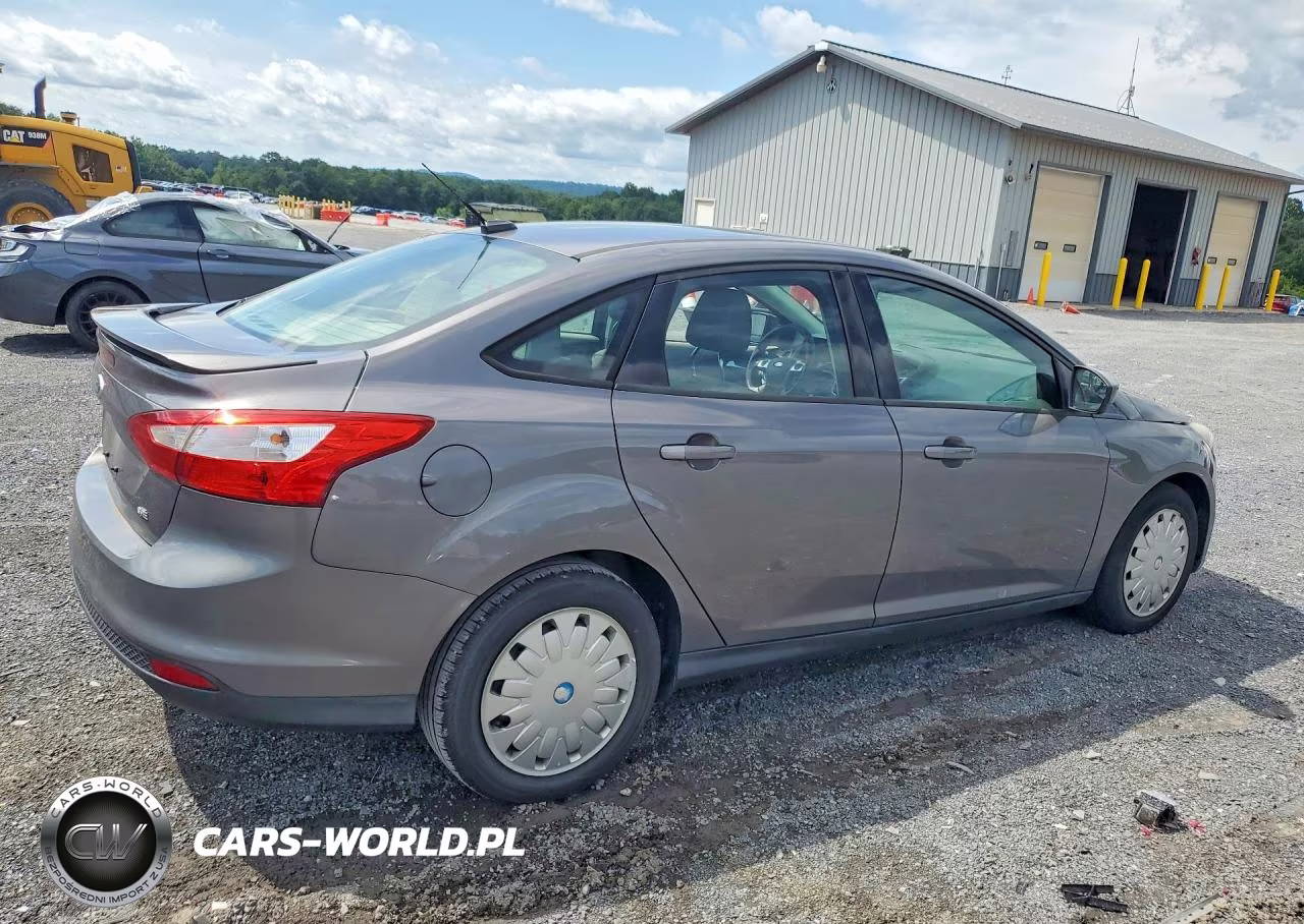 2012 Ford Focus Se VIN:1FAHP3F22CL187789 - 3