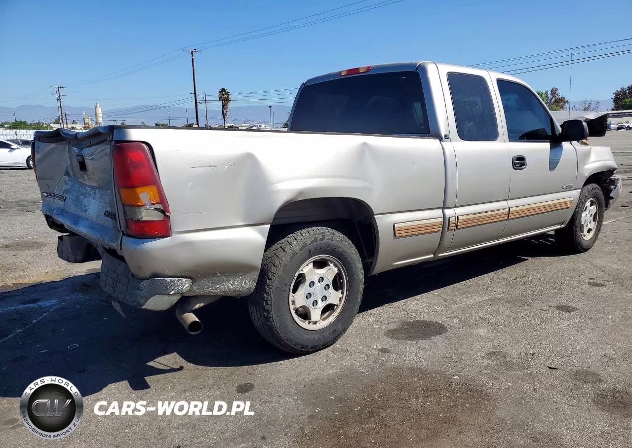 2002 Chevrolet Silverado C1500 VIN:2GCEC19V821348735 - 3