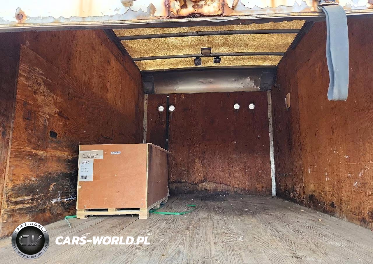 2000 Ford F350 Super Duty Box Truck VIN:1FDWF36L9YEC20775 - 10