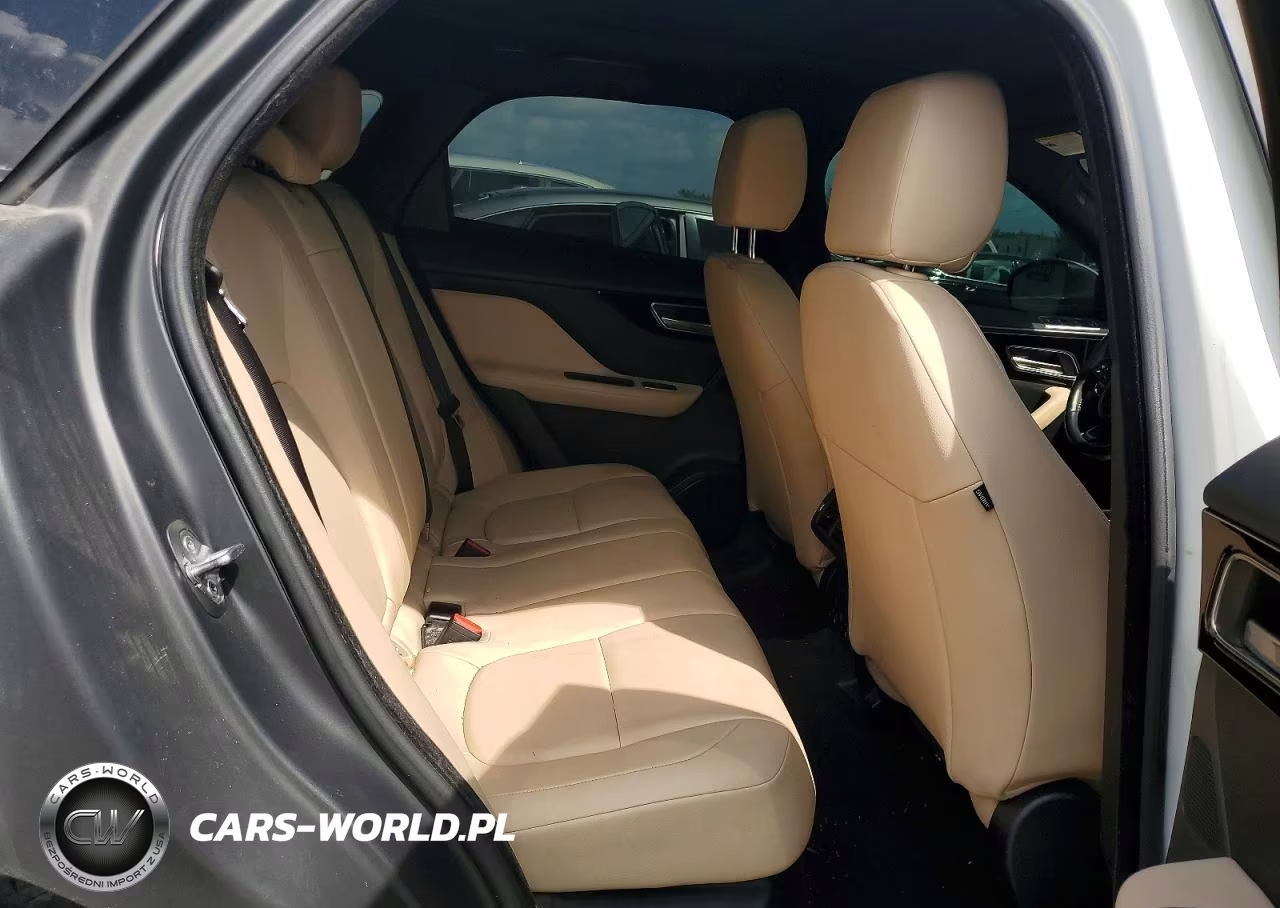 2018 Jaguar F-Pace Premium VIN:SADCJ2FN7JA255544 - 11