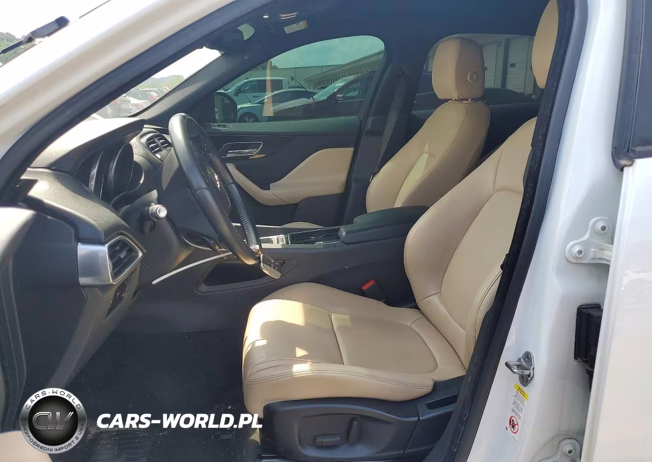 2018 Jaguar F-Pace Premium VIN:SADCJ2FN7JA255544 - 7