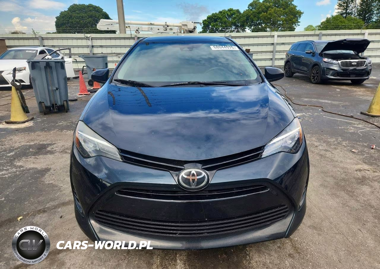 2018 Toyota Corolla Le VIN:5YFBURHE5JP842972 - 5