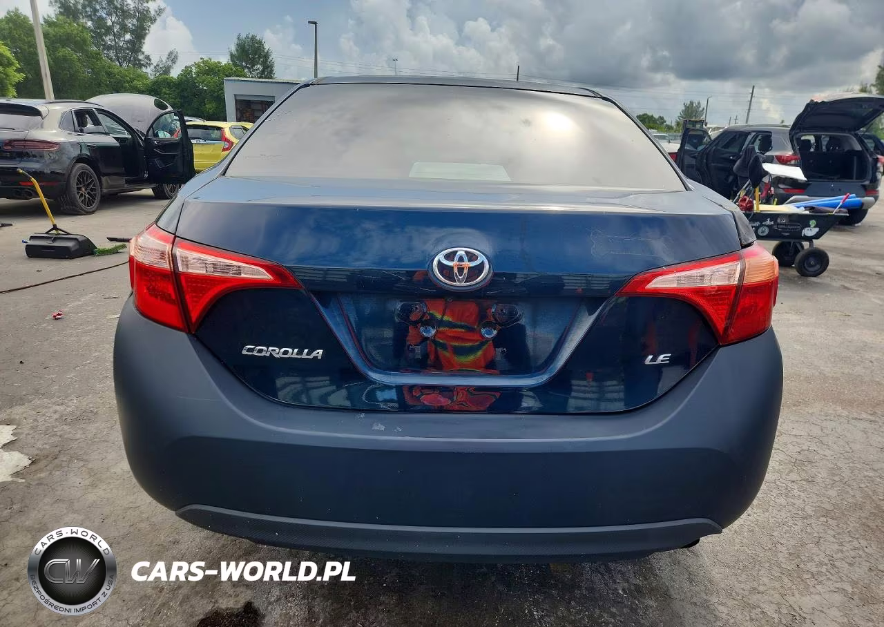 2018 Toyota Corolla Le VIN:5YFBURHE5JP842972 - 6