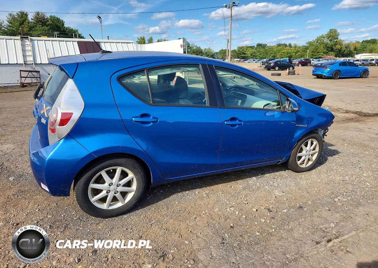 2012 Toyota Prius C Three VIN:JTDKDTB36C1026493 - 3