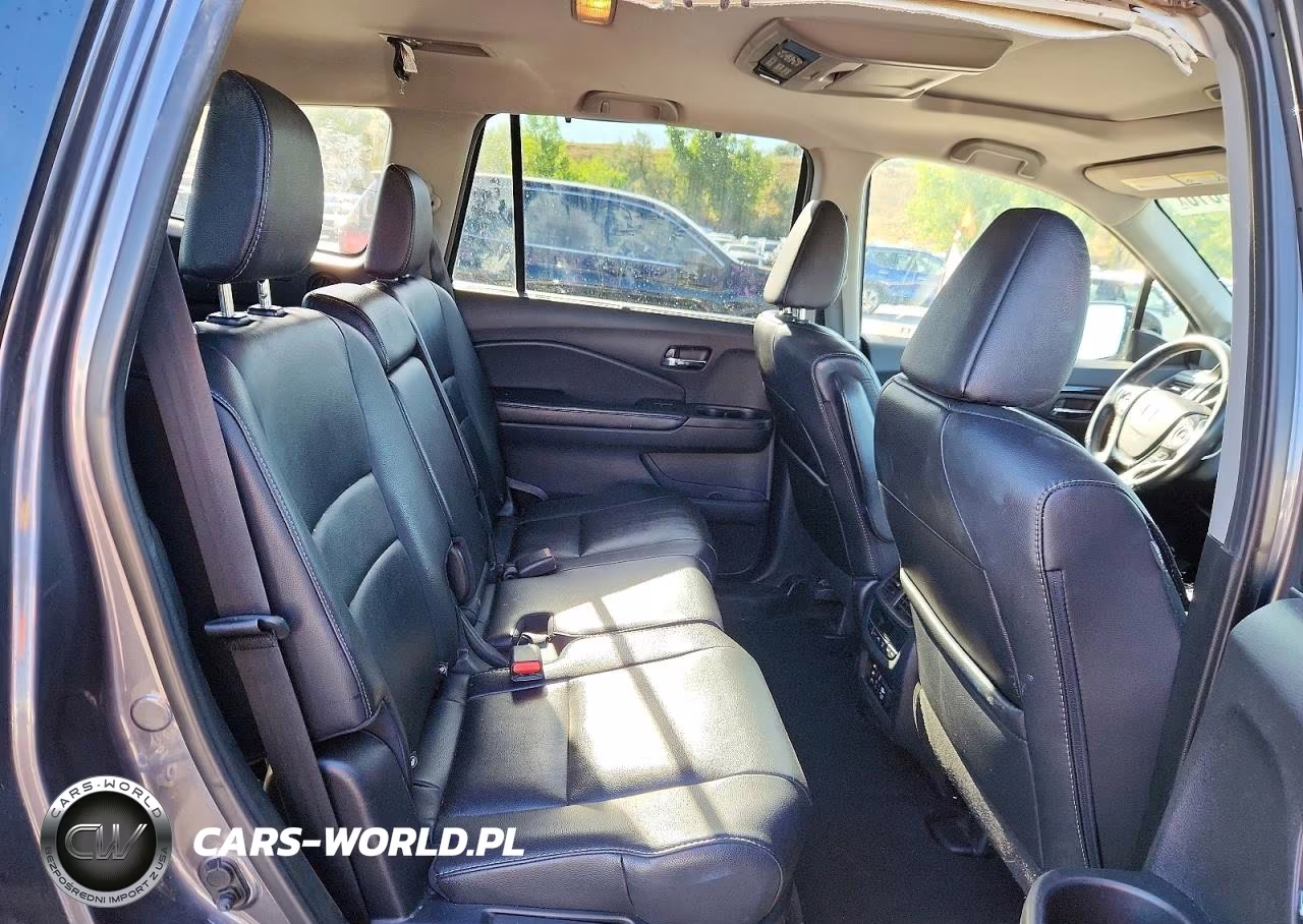 2018 Honda Pilot Touring VIN:5FNYF6H92JB034564 - 11