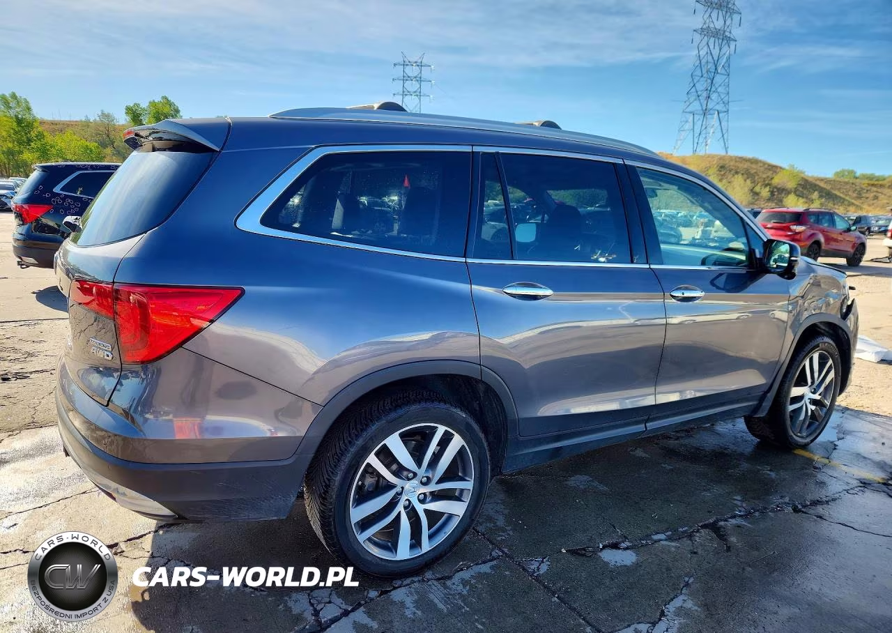 2018 Honda Pilot Touring VIN:5FNYF6H92JB034564 - 3