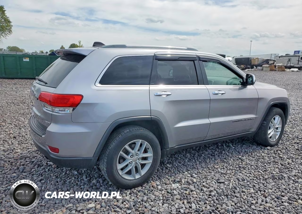 2018 Jeep Grand Cherokee Laredo VIN:1C4RJEAG0JC149490 - 3
