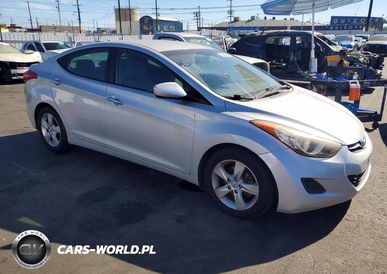 2013 Hyundai Elantra Gls VIN:KMHDH4AE0DU822058 - 4