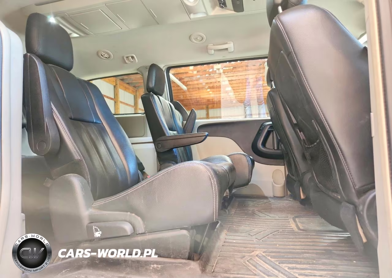 2014 Chrysler Town & Country Touring VIN:2C4RC1BG4ER448608 - 11