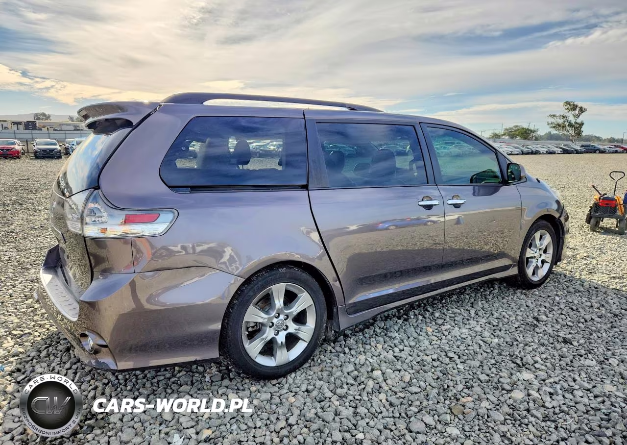 2013 Toyota Sienna Sport VIN:5TDXK3DC7DS300927 - 3