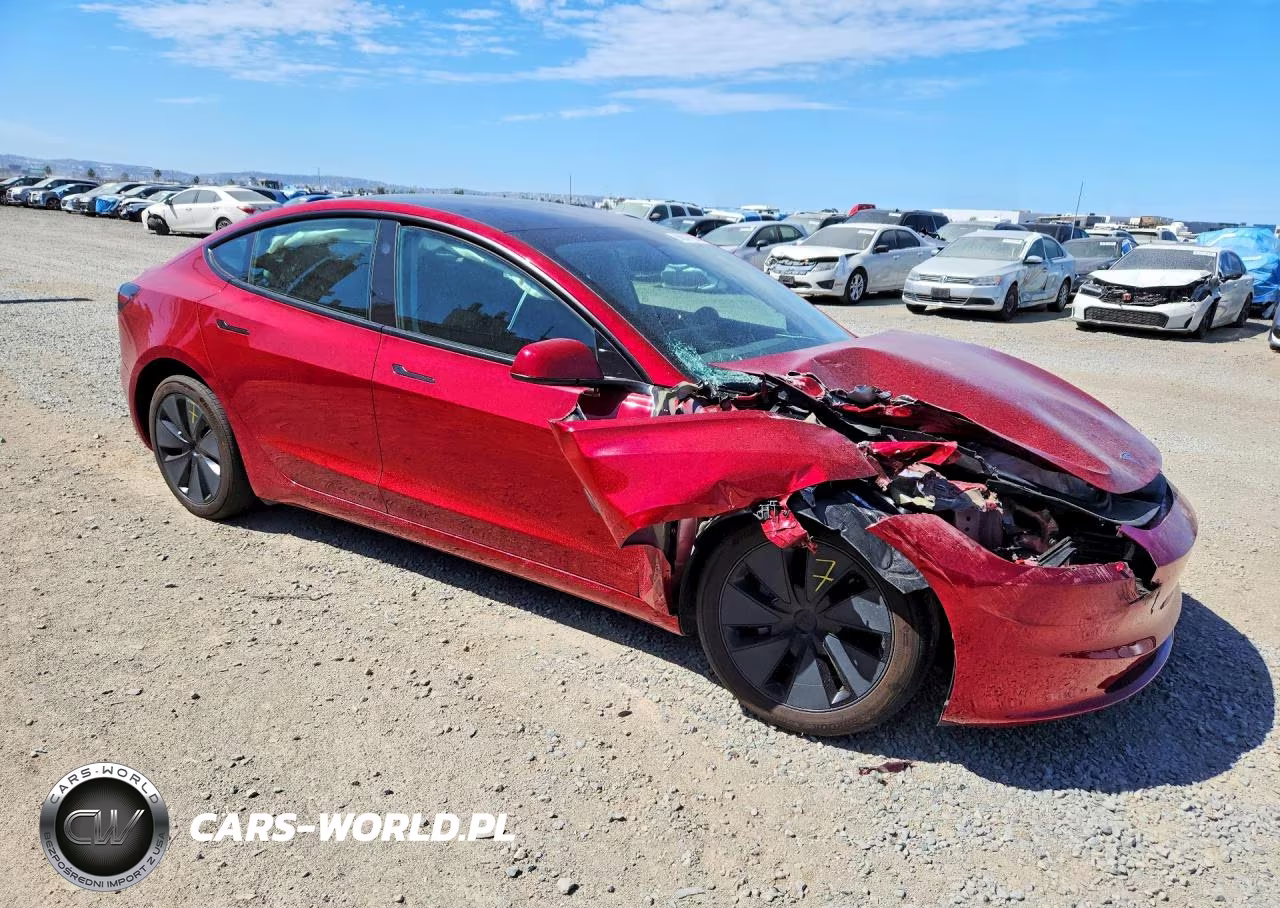 2025 Tesla Model 3 VIN:5YJ3E1EA0SF993851 - 4