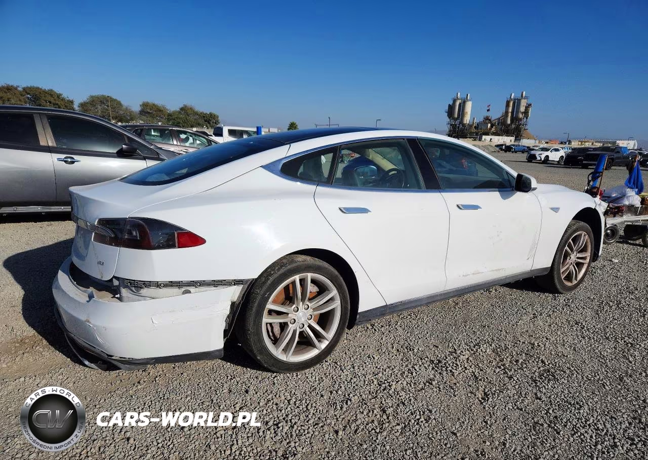 2014 Tesla Model S VIN:5YJSA1H18EFP50408 - 3