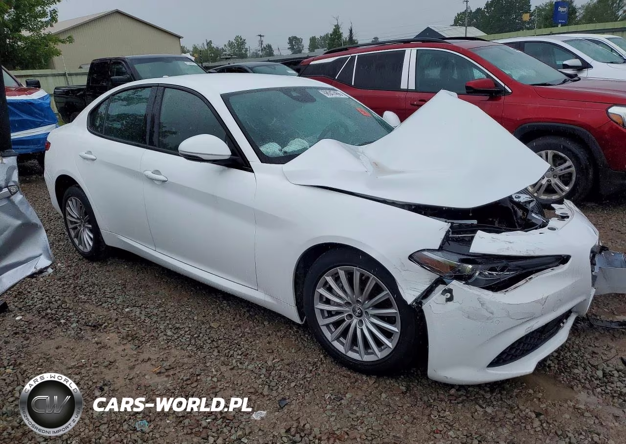 2022 Alfa Romeo Giulia VIN:ZARFANAN5N7663535 - 4