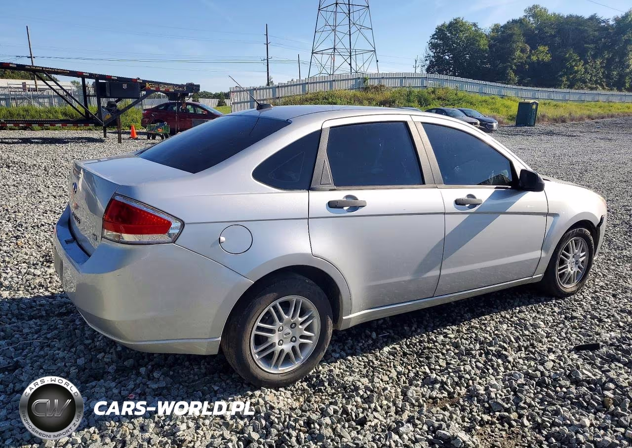 2010 Ford Focus Se VIN:1FAHP3FN1AW107775 - 3