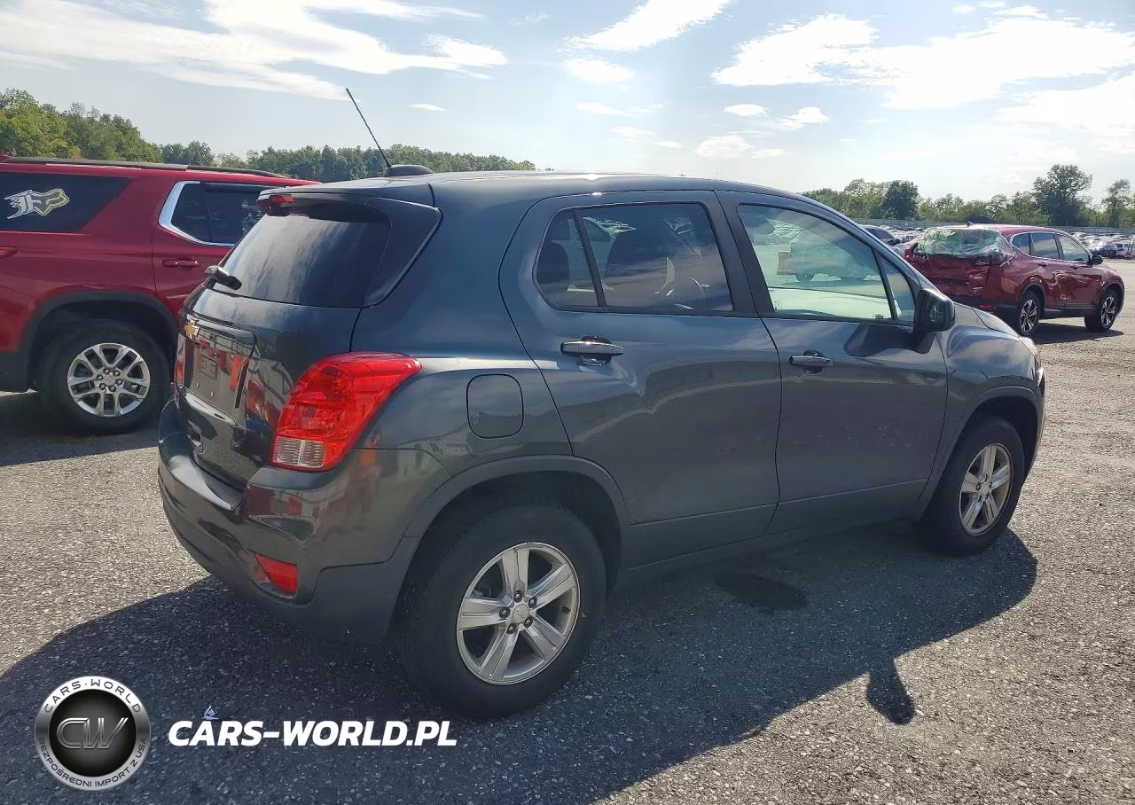 2019 Chevrolet Trax Ls VIN:3GNCJNSB2KL370918 - 3