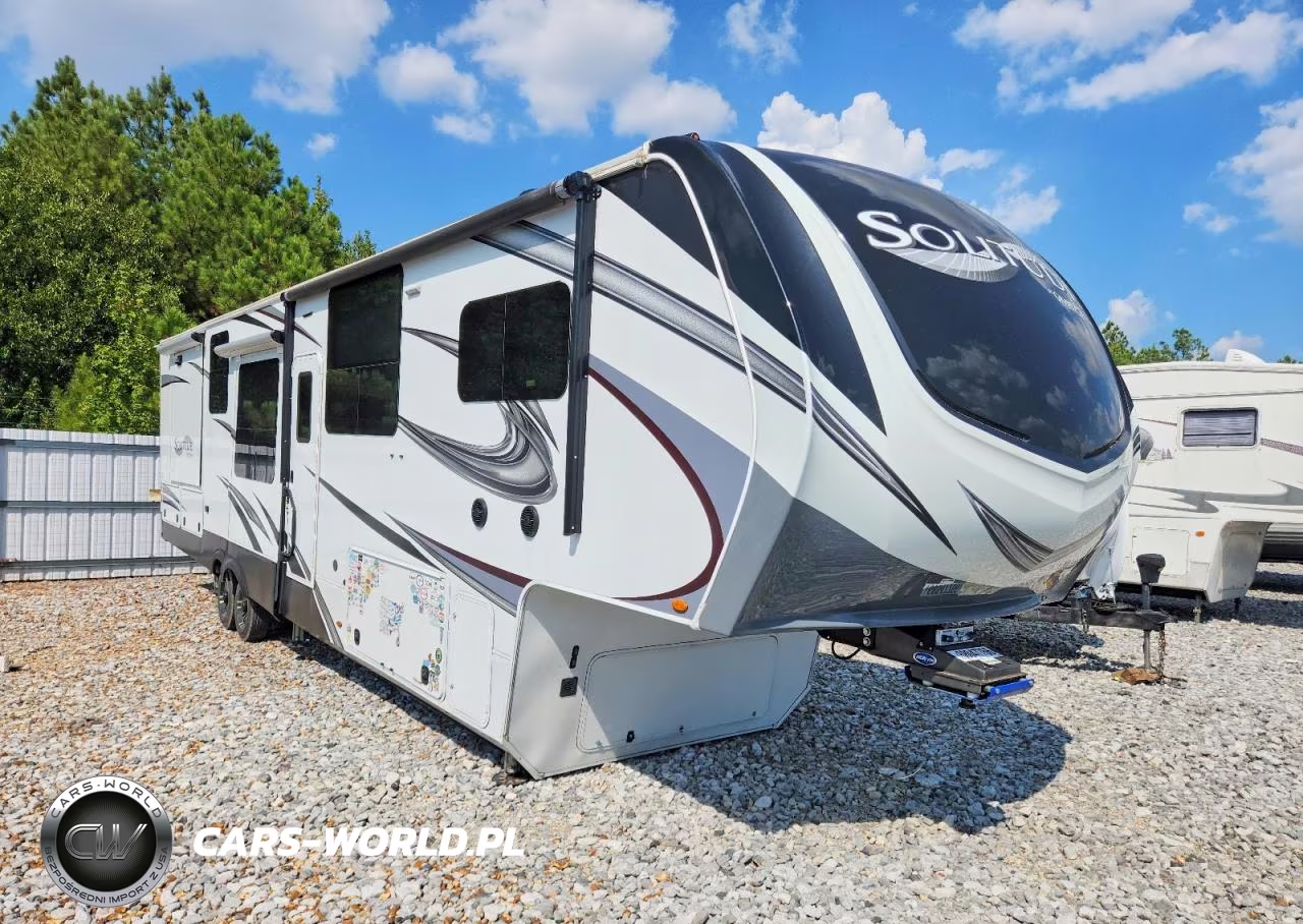2022 Grand Design Solitude Camper – zdjęcie 1 z 10