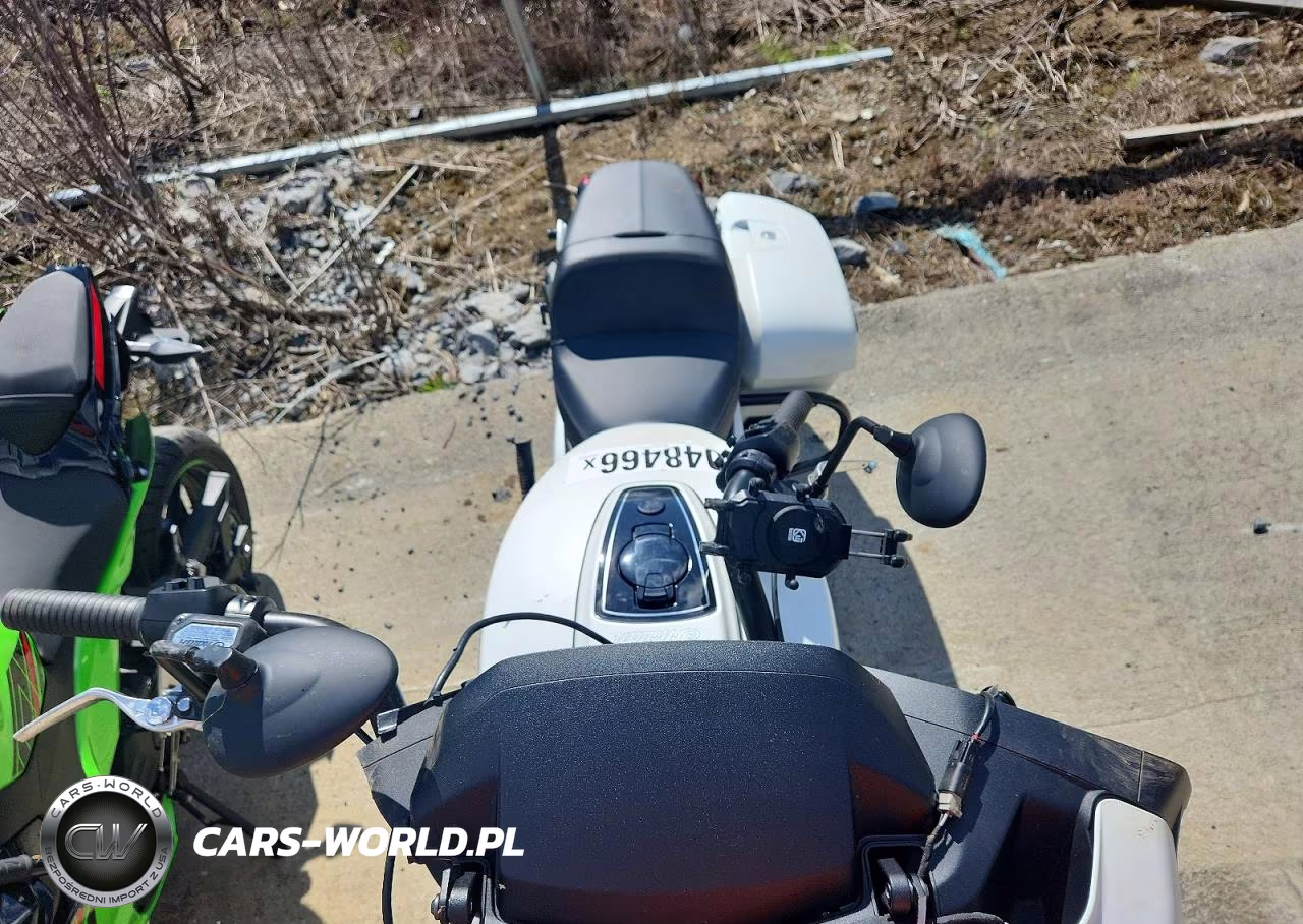 2021 Indian Motorcycle Co. Challenger Dark Horse VIN:56KLCDRR1M3400337 - 5