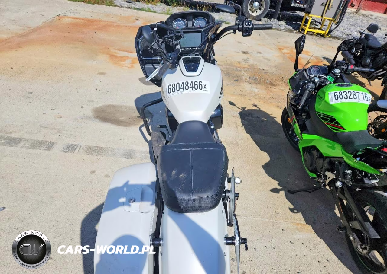 2021 Indian Motorcycle Co. Challenger Dark Horse VIN:56KLCDRR1M3400337 - 6