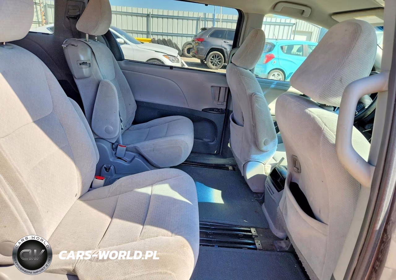2015 Toyota Sienna Le VIN:5TDKK3DC7FS612131 - 10