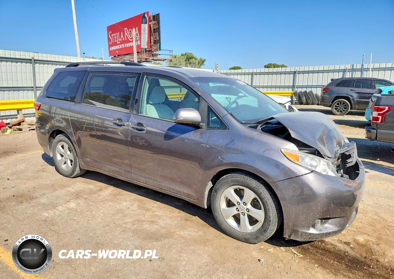 2015 Toyota Sienna Le VIN:5TDKK3DC7FS612131 - 4