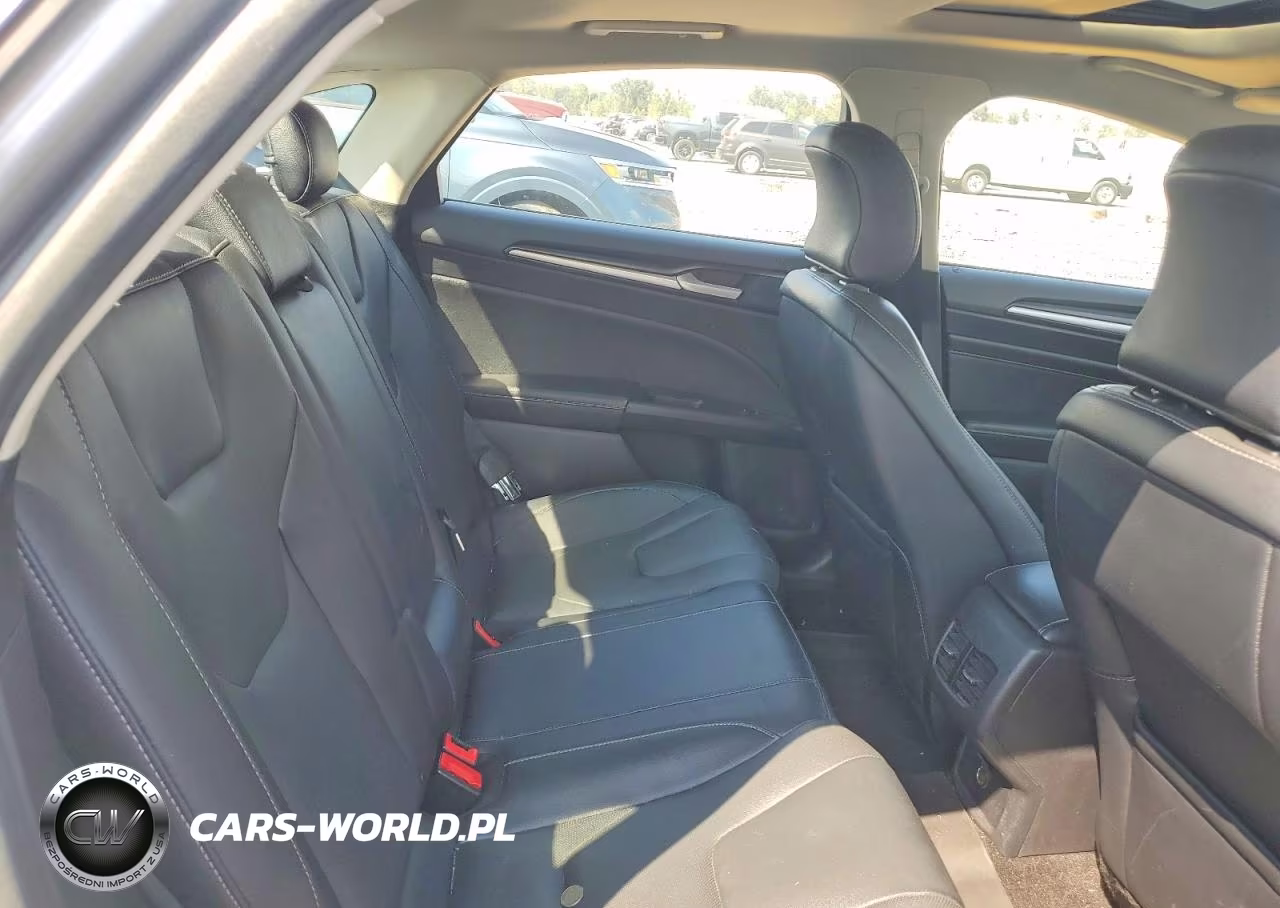 2019 Ford Fusion Titanium VIN:3FA6P0RU2KR241837 - 10